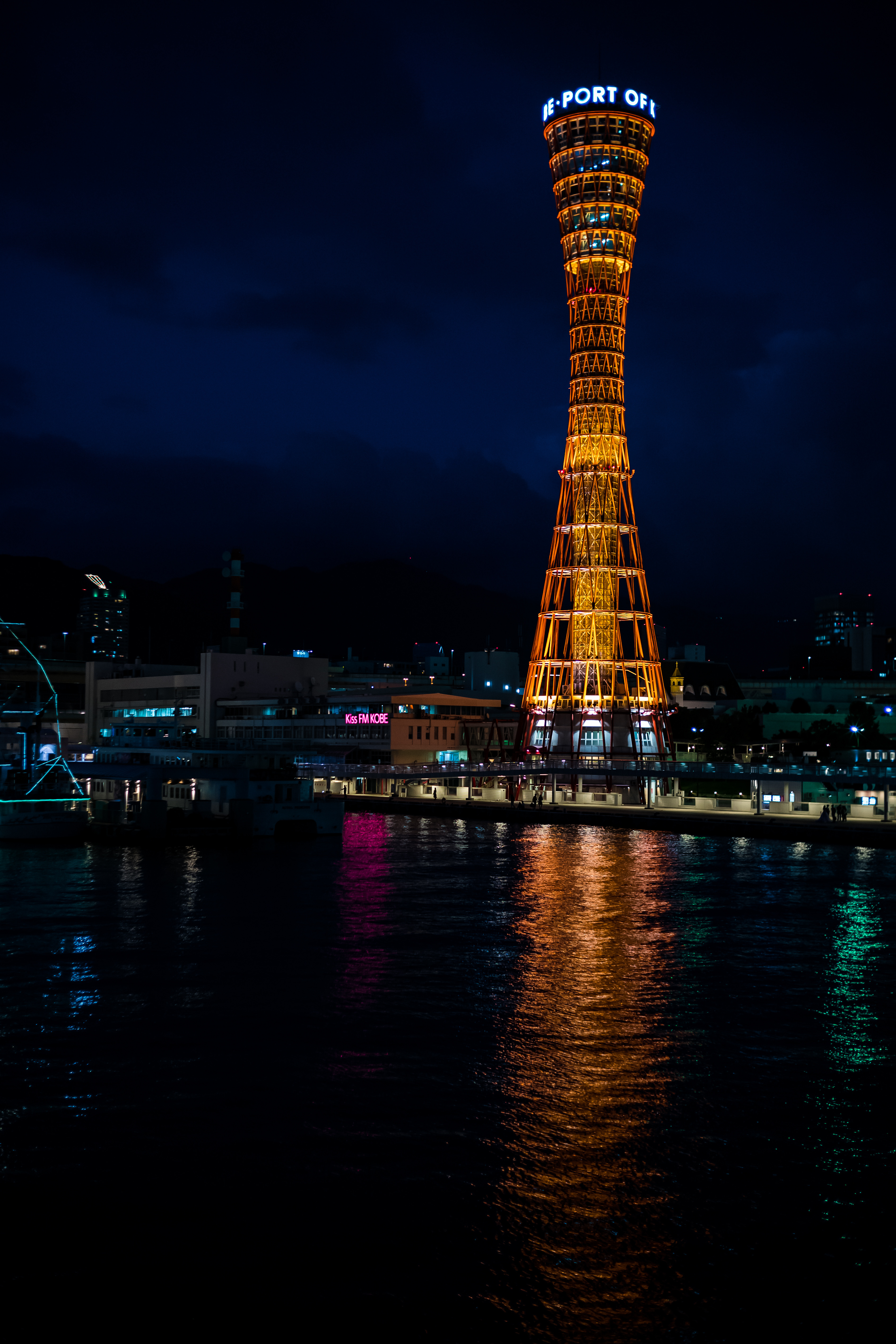 Port Reflection - 船上から。