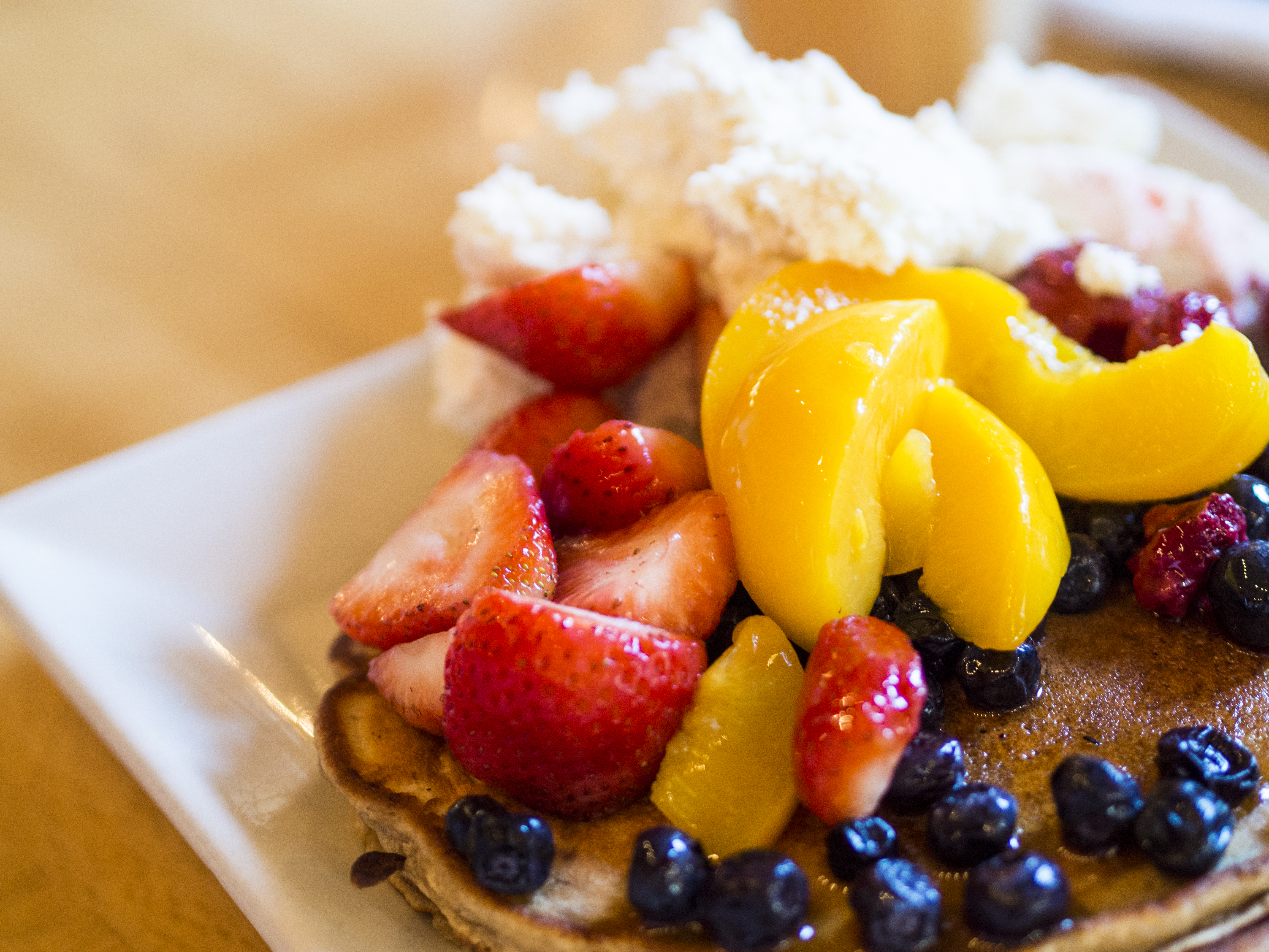 fruits pancake - シアトルでのモーニングパンケーキ