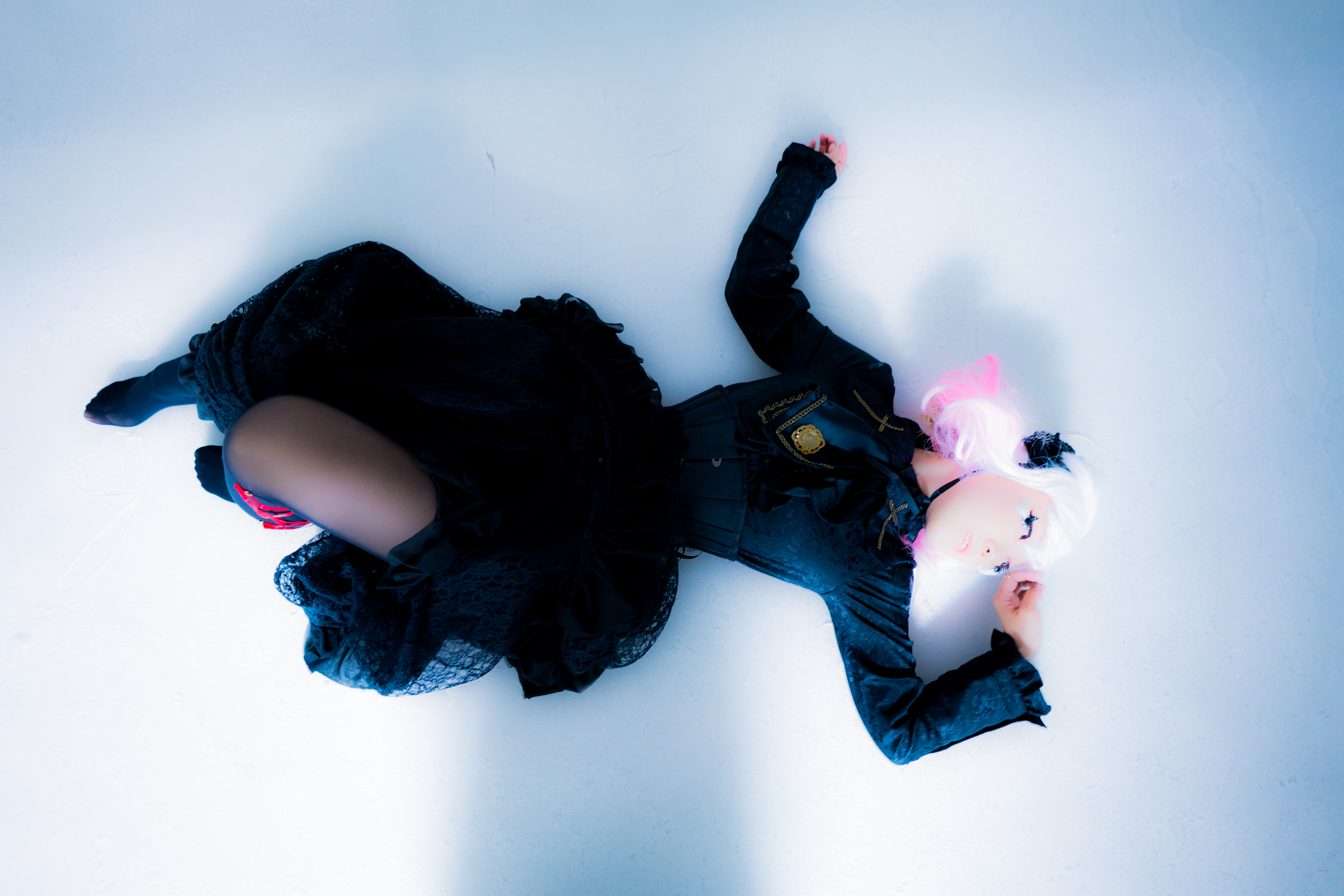 black dress, white floor - 初めてのスタジオ撮影にて