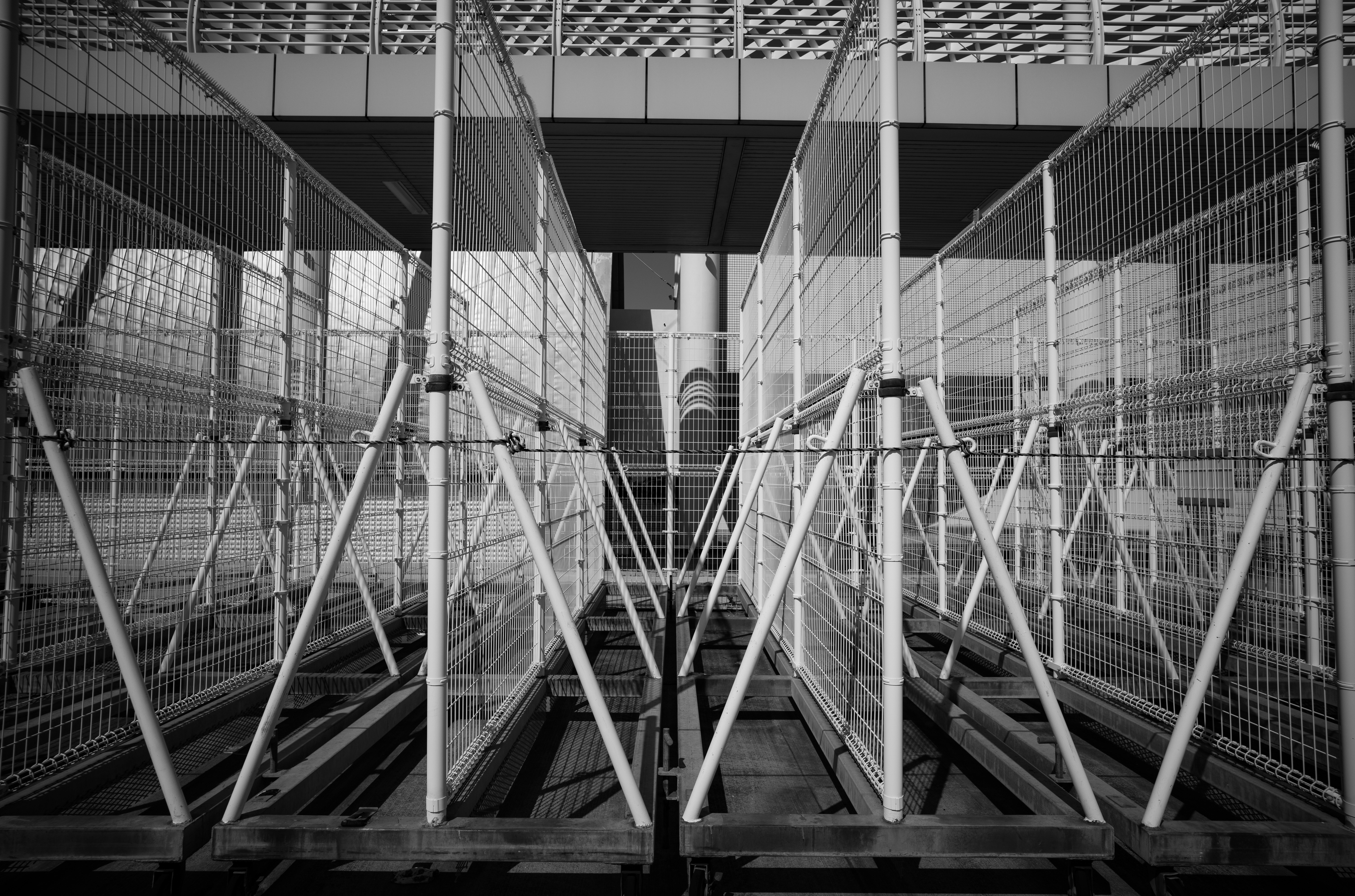 fence - メリケンパークにM10 Monochromeを試しに