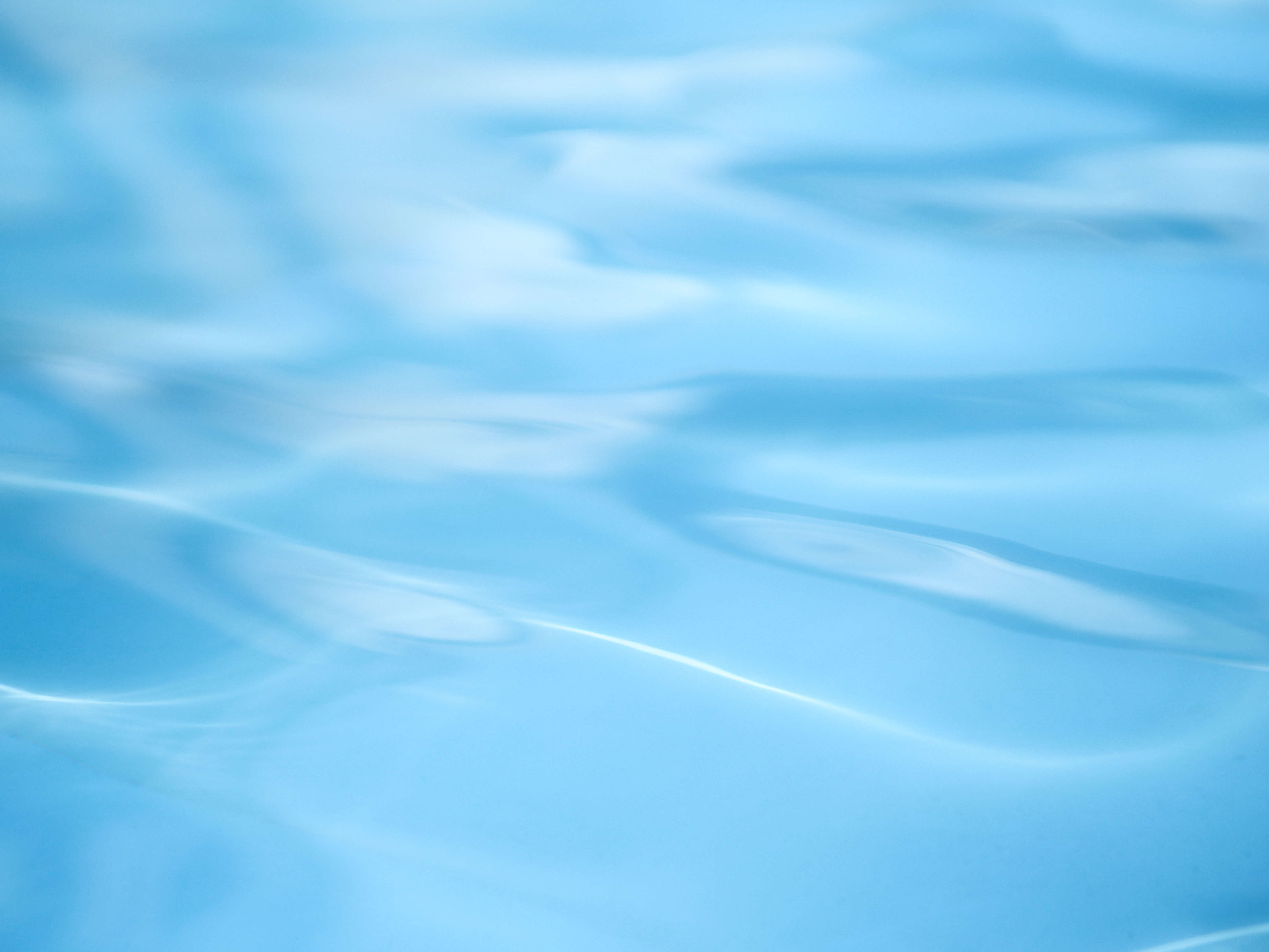 pool - あるプールの水面