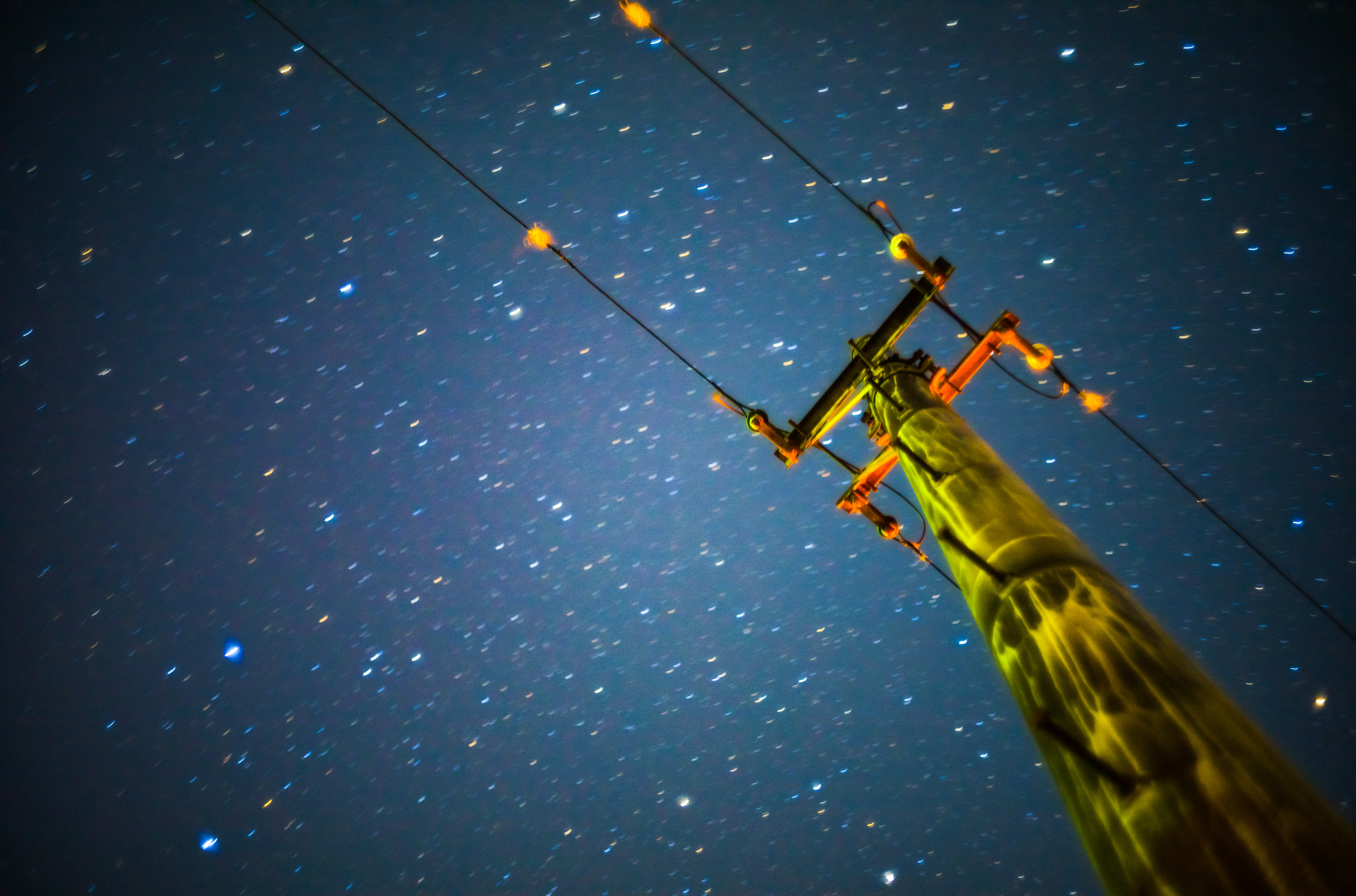 星への枕木 - 電柱が枕木、電線が線路。宇宙に向かうレールに見立てて。